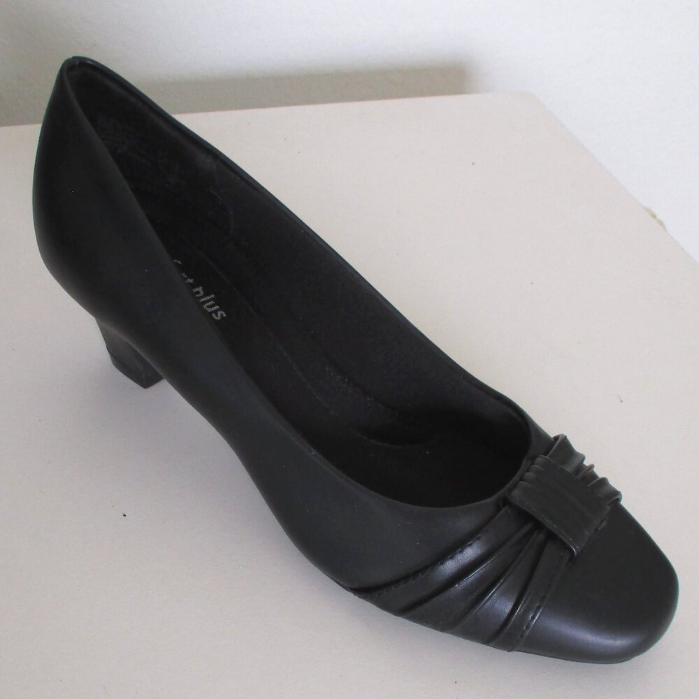 Predictions comfort plus Womens Black Pump w/2" Heel NWOB - Size 7W